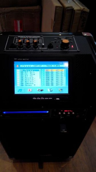Активна акумулаторна караоке система с вградено DVD и 7 инчов дисплей 